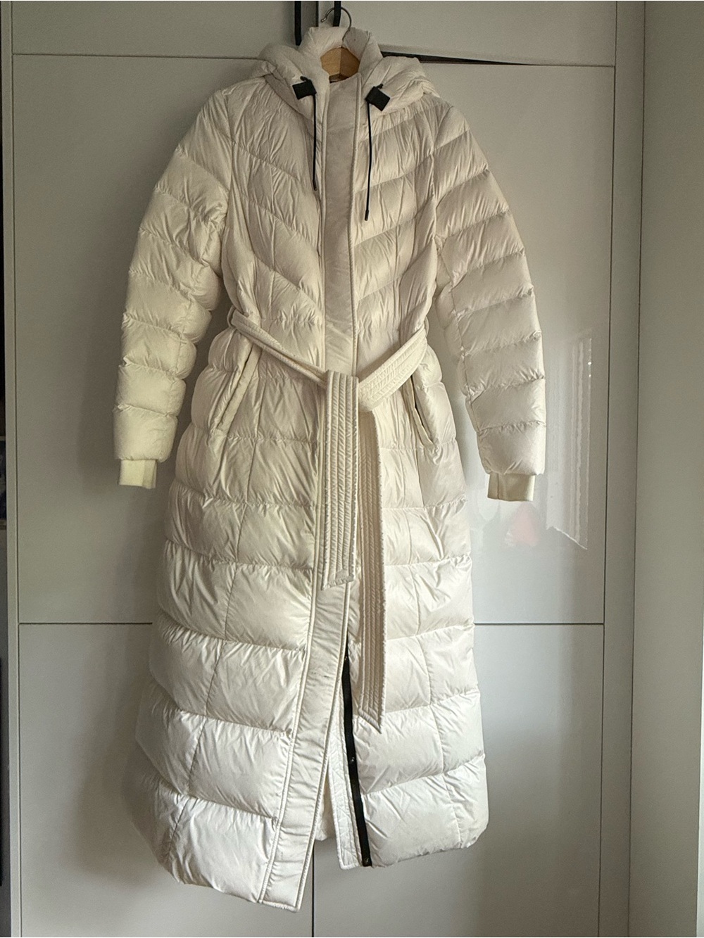 Mackage Cream/White Long Quilted Hooded Puffer Coat with Belt.  Very flattering.